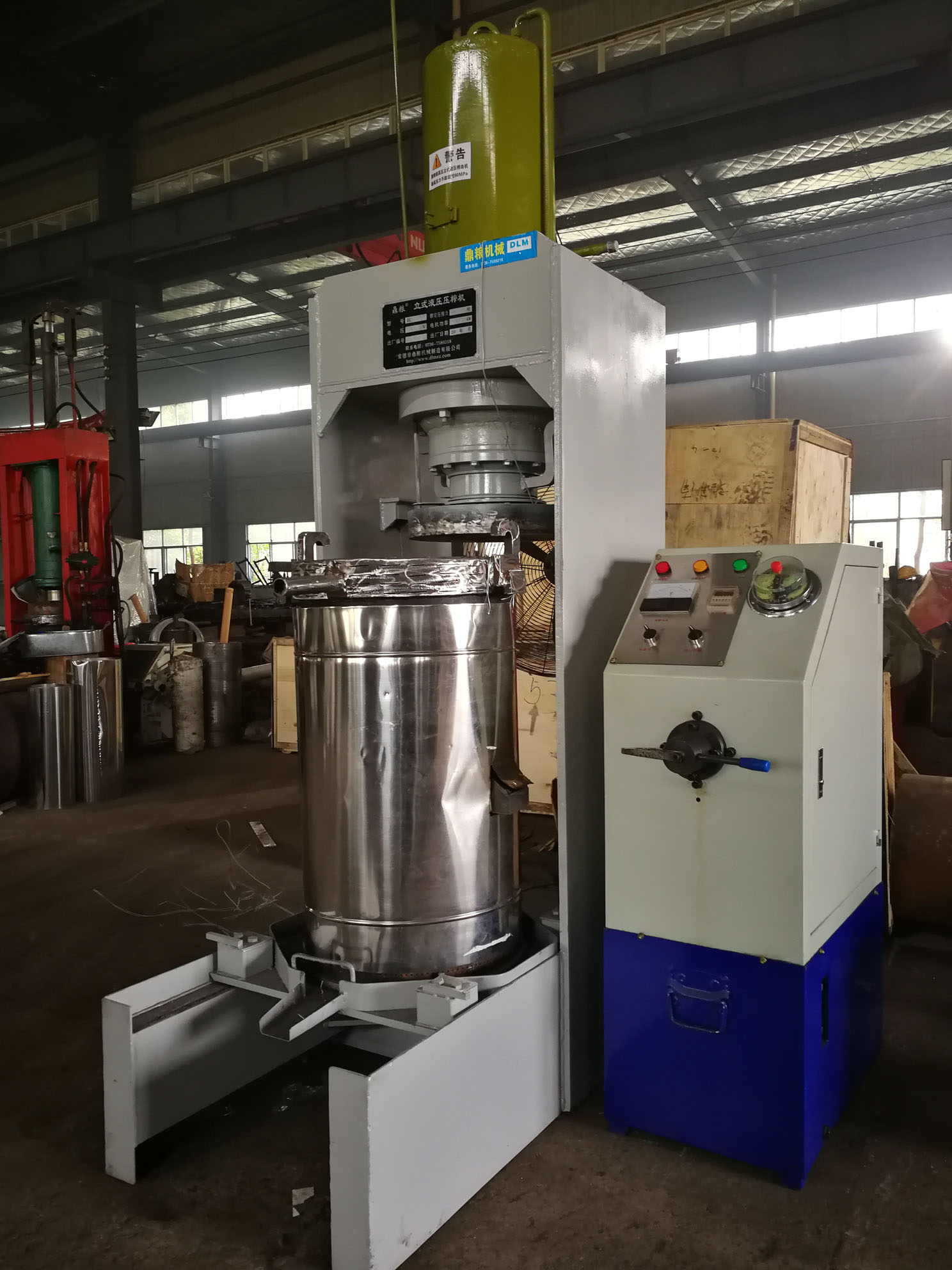 不銹鋼超高壓立式液壓壓榨機，果汁壓榨機，果渣壓榨機，藥材壓榨，油渣處理，白土壓榨